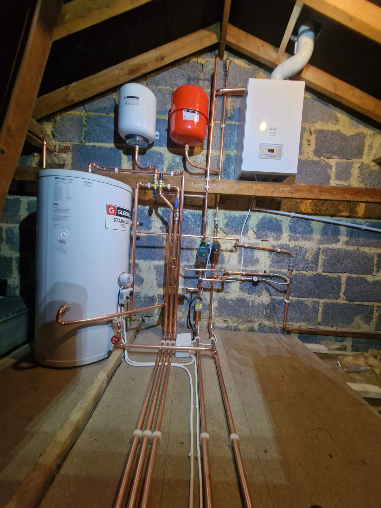 Full heating system with unvented cylinder and boiler installed in a loft