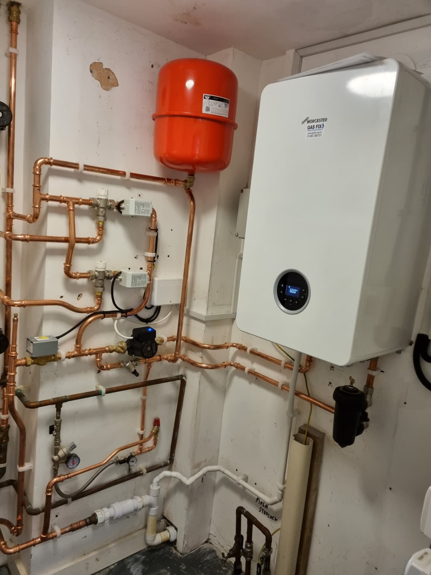 Worcester system boiler with copper pipework and expansion vessel