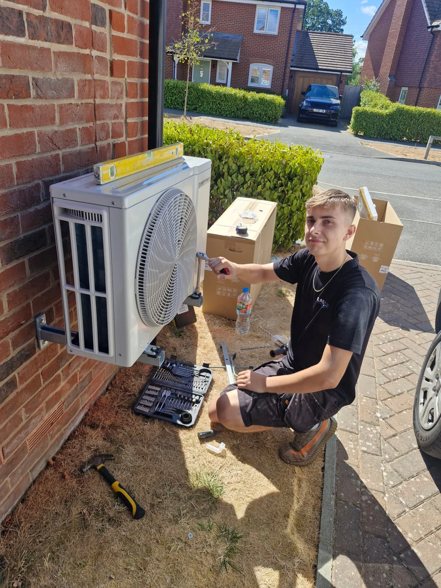 Gas Fix engineer fitting a Samsung air conditioning condenser